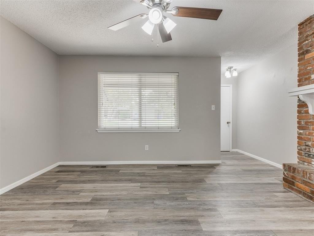339 Rosewood Dr - Photo 3 of 21
