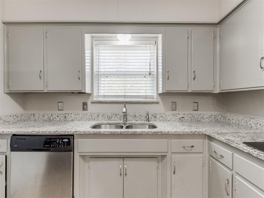 339 Rosewood Dr - Photo 7 of 21