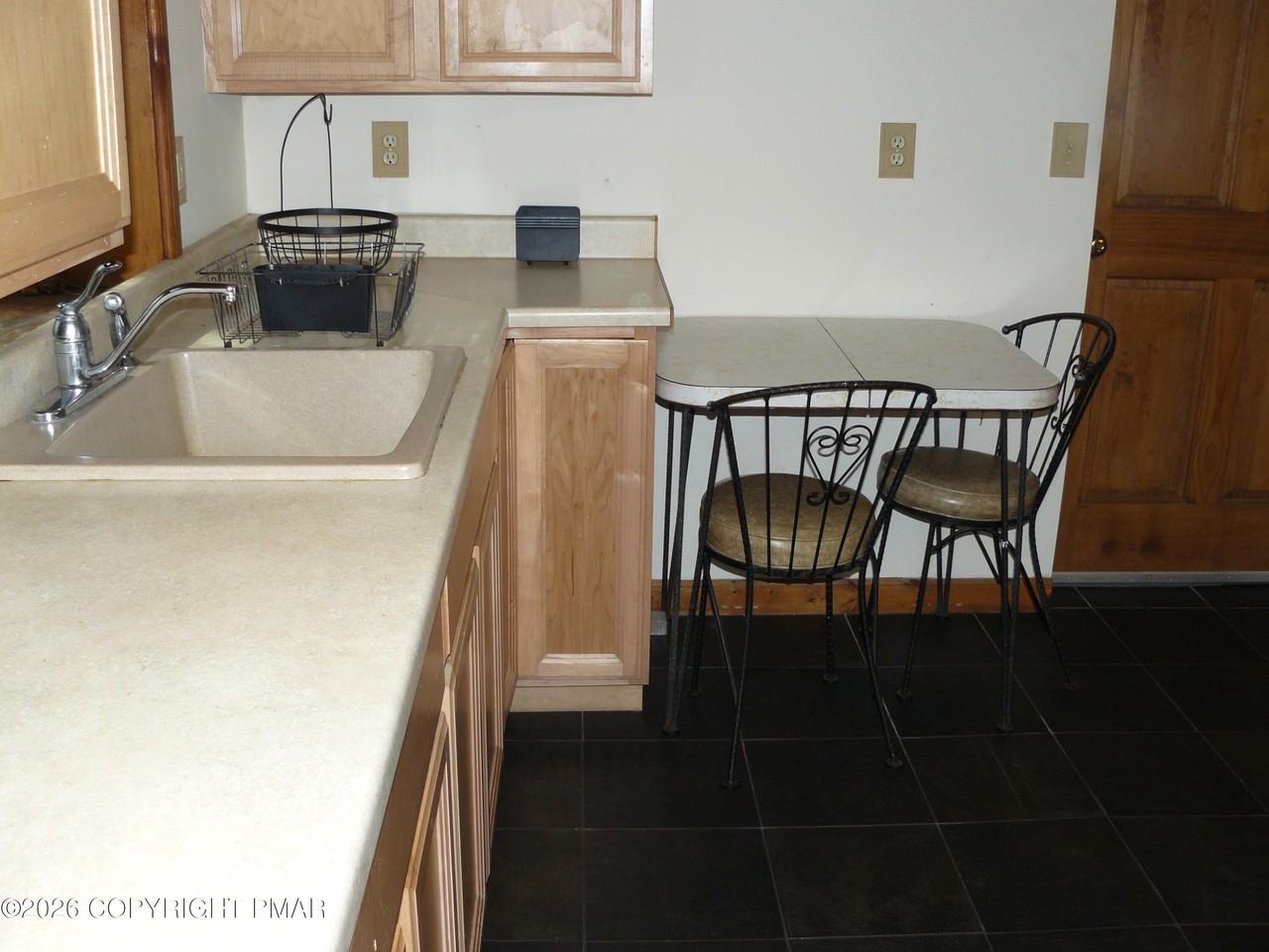 3128 Old Canadensis Hill Rd - Photo 4 of 9
