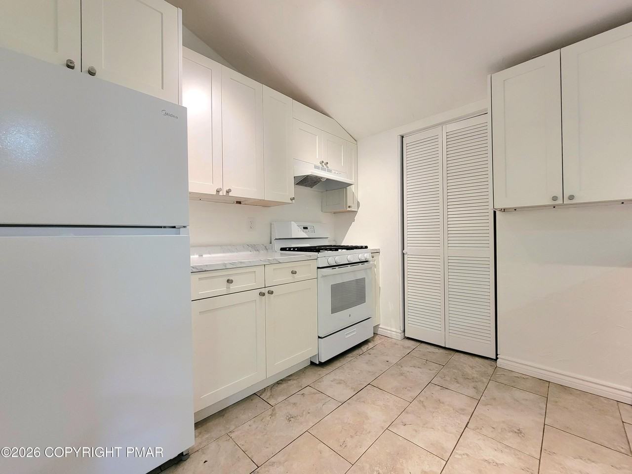 6046 Little Bear Ln - Photo 3 of 23