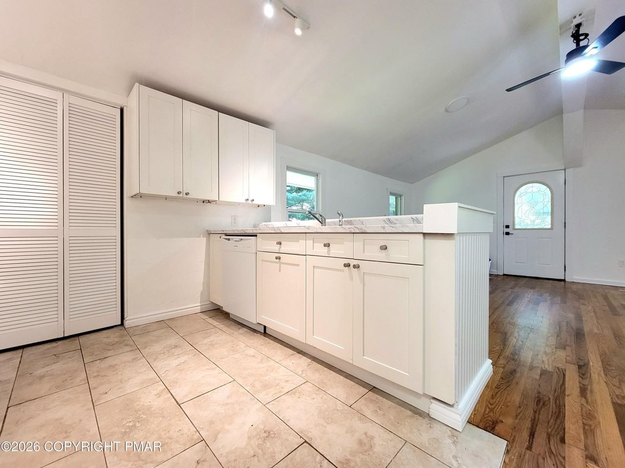 6046 Little Bear Ln - Photo 4 of 23