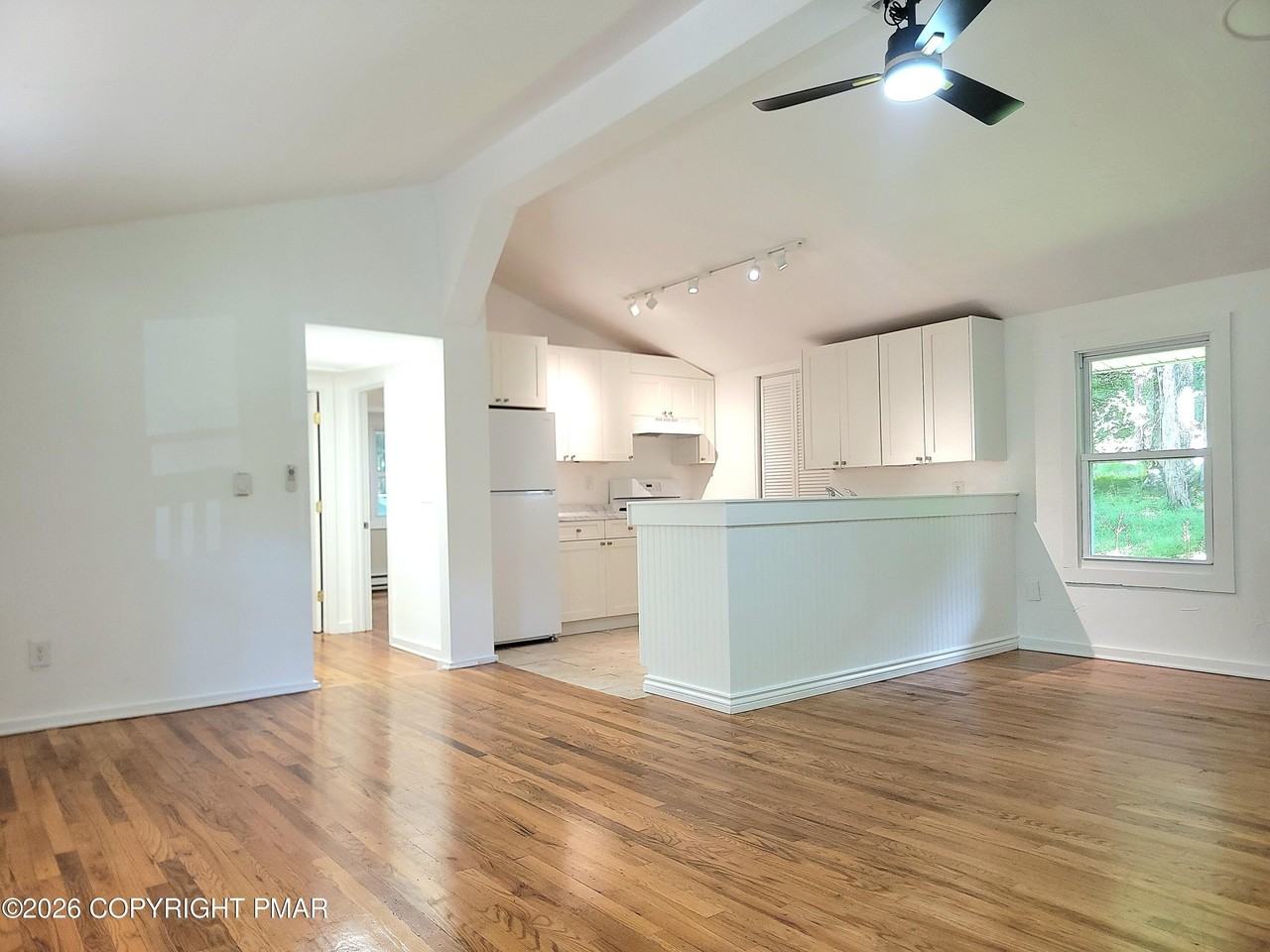 6046 Little Bear Ln - Photo 7 of 23