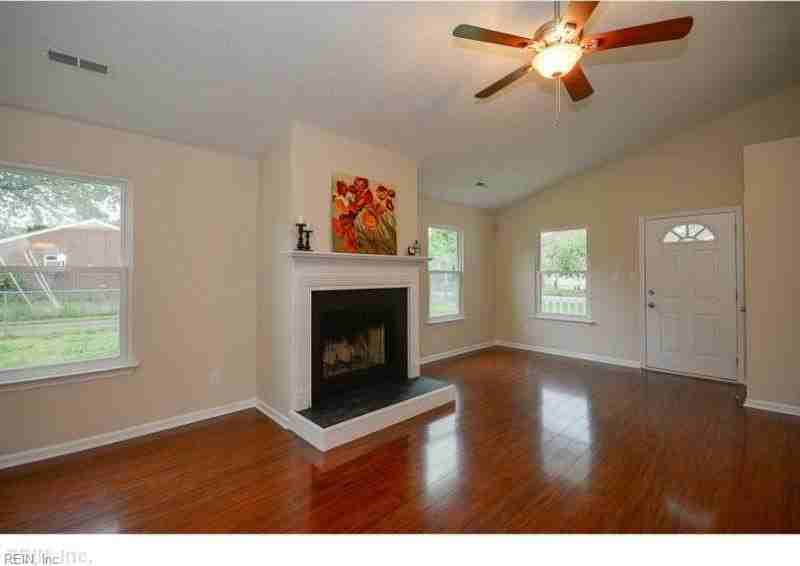 5212 Kennebeck Ave - Photo 3 of 15