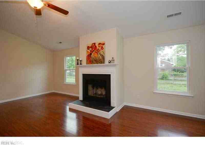 5212 Kennebeck Ave - Photo 4 of 15