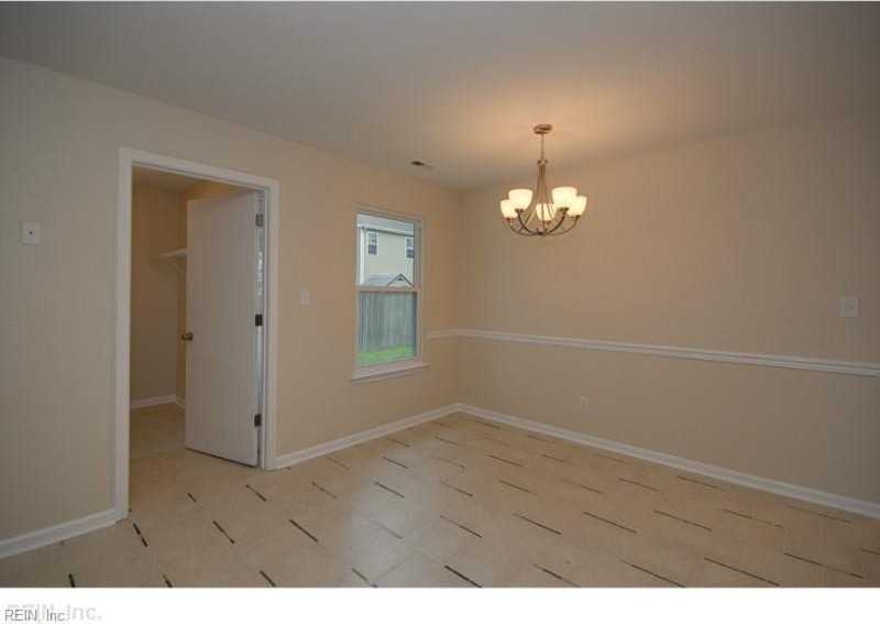 5212 Kennebeck Ave - Photo 5 of 15