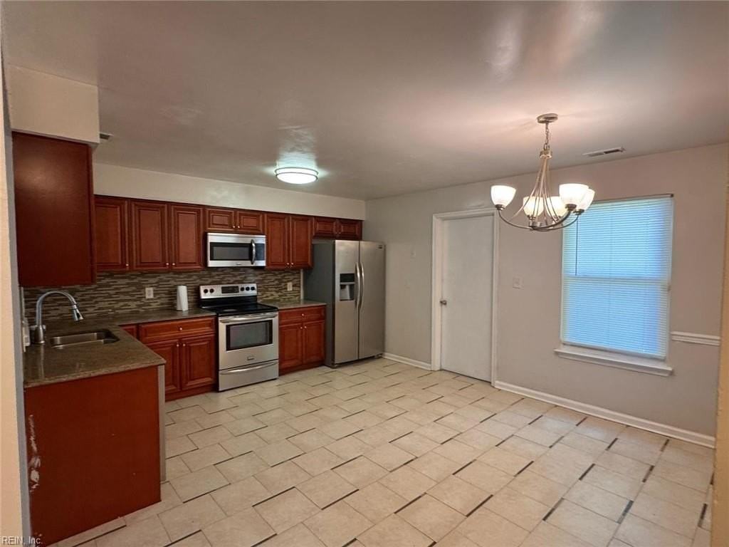 5212 Kennebeck Ave - Photo 7 of 15