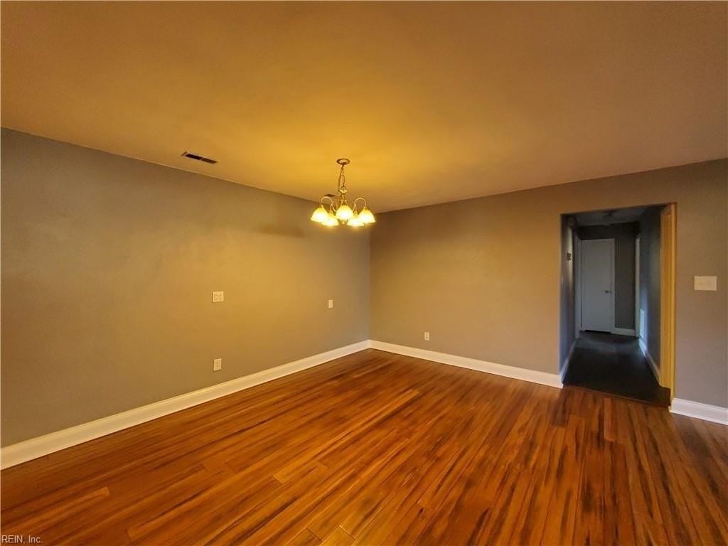 1425 Goldfinch Ln - Photo 3 of 17
