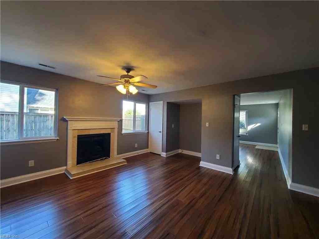 1425 Goldfinch Ln - Photo 4 of 17