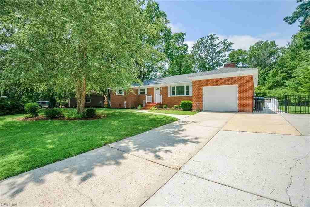 2348 Great Neck Cir - Photo 3 of 40