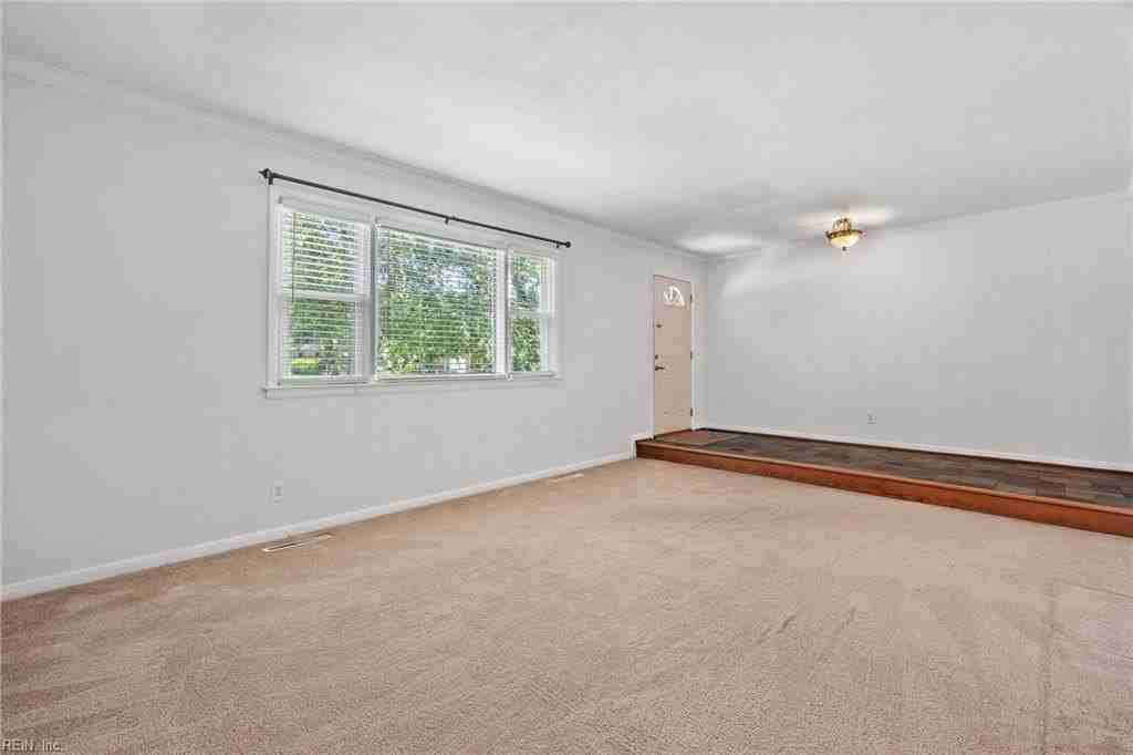 2348 Great Neck Cir - Photo 5 of 40
