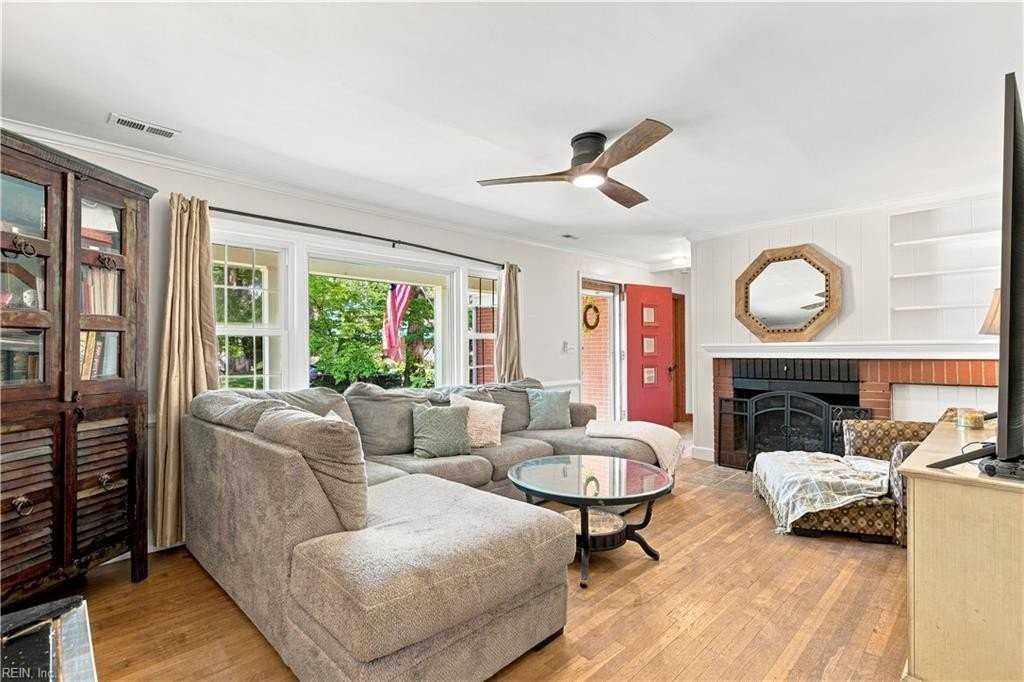 12 N Greenfield Ave - Photo 4 of 17
