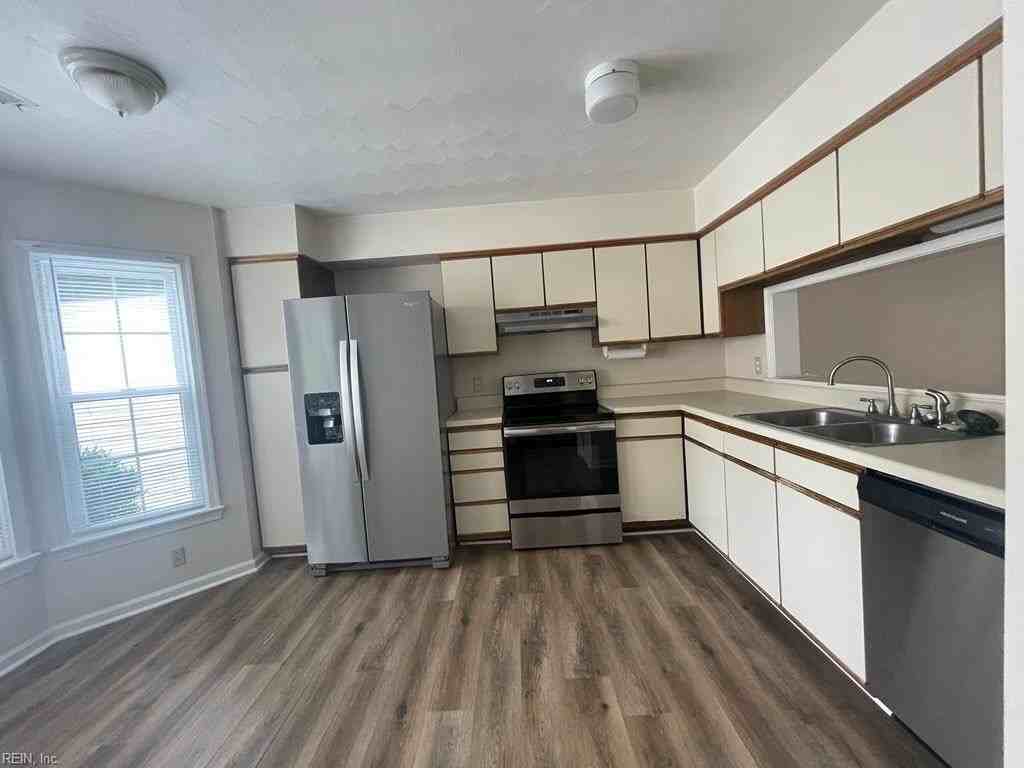 4613 Stonebridge Ln - Photo 4 of 22