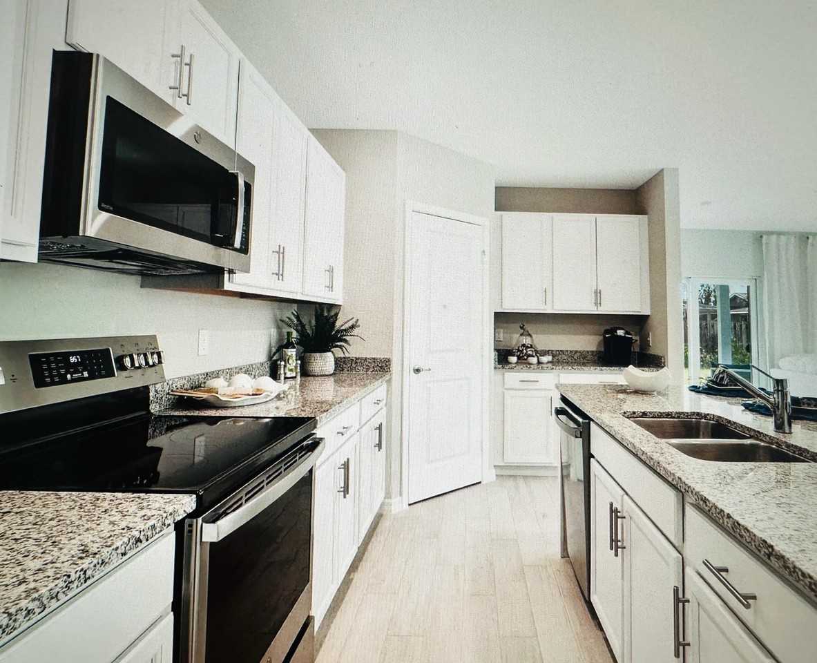 467 Sw Jeanne Ave #2 - Photo 3 of 10