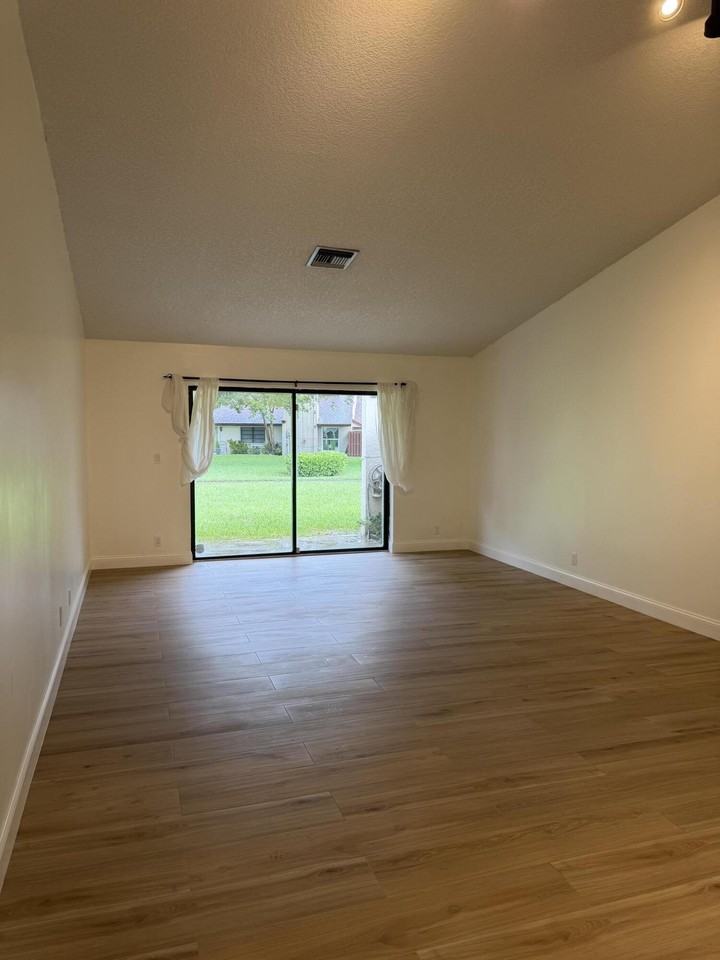22682 Vistawood Way - Photo 4 of 15