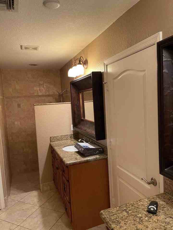 1273 Sw Granville Ave - Photo 3 of 12