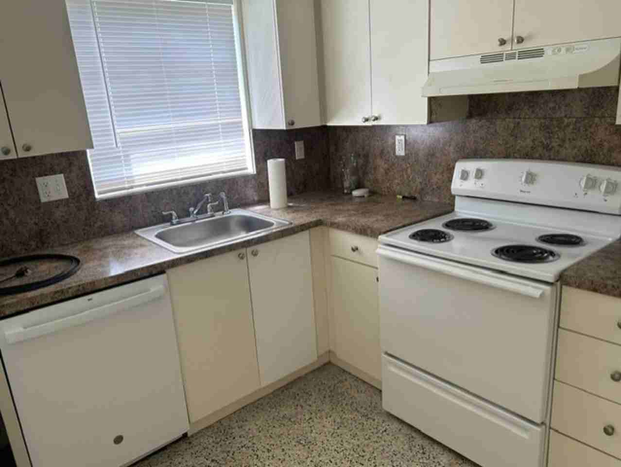 1337 Nw 112th Ter - Photo 5 of 28
