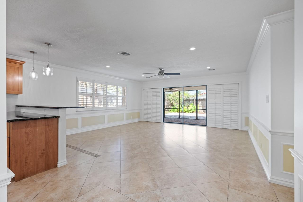 3697 Holly Dr - Photo 6 of 38