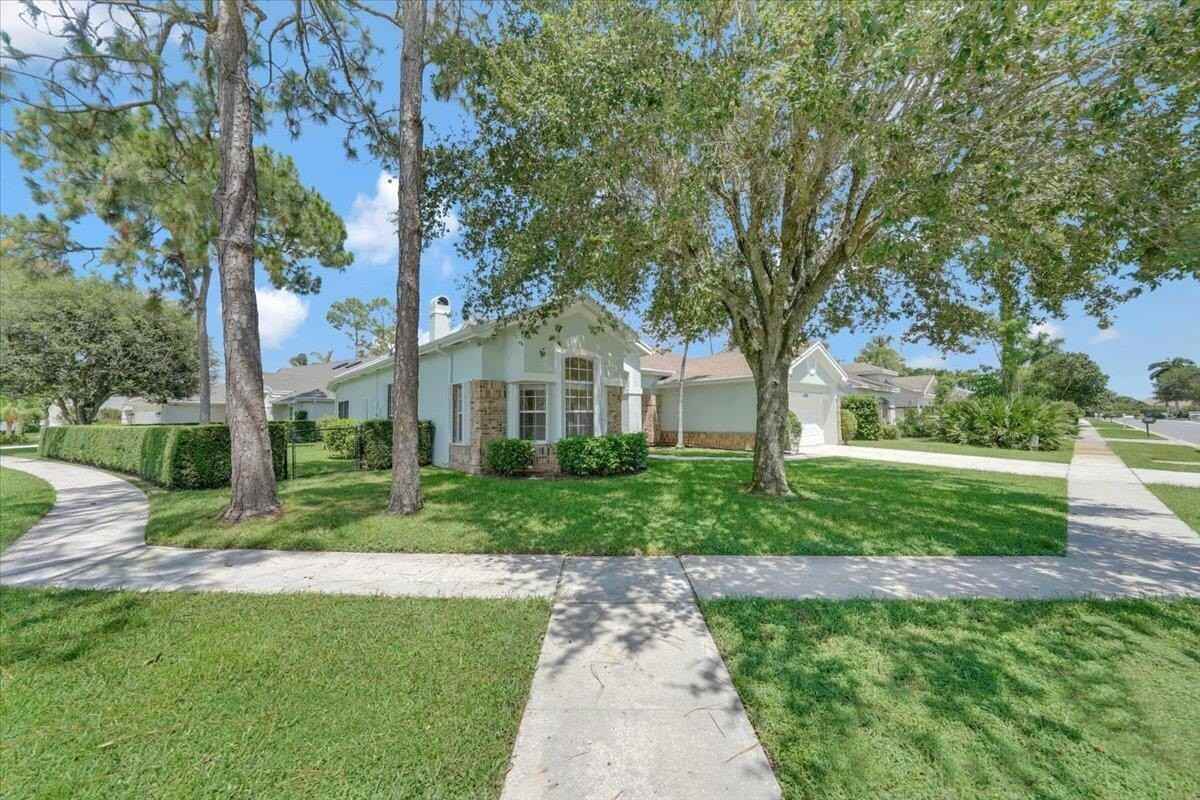 1040 Wild Cherry Ln - Photo 5 of 50