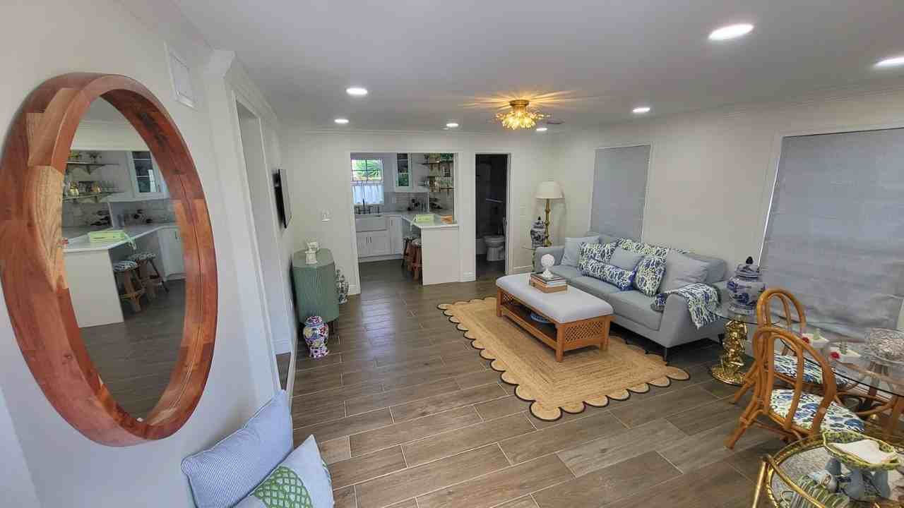 515 52nd St - Photo 4 of 24