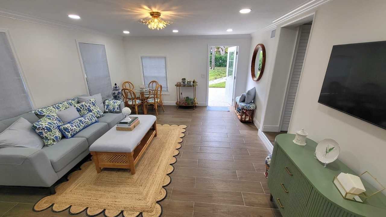 515 52nd St - Photo 7 of 24