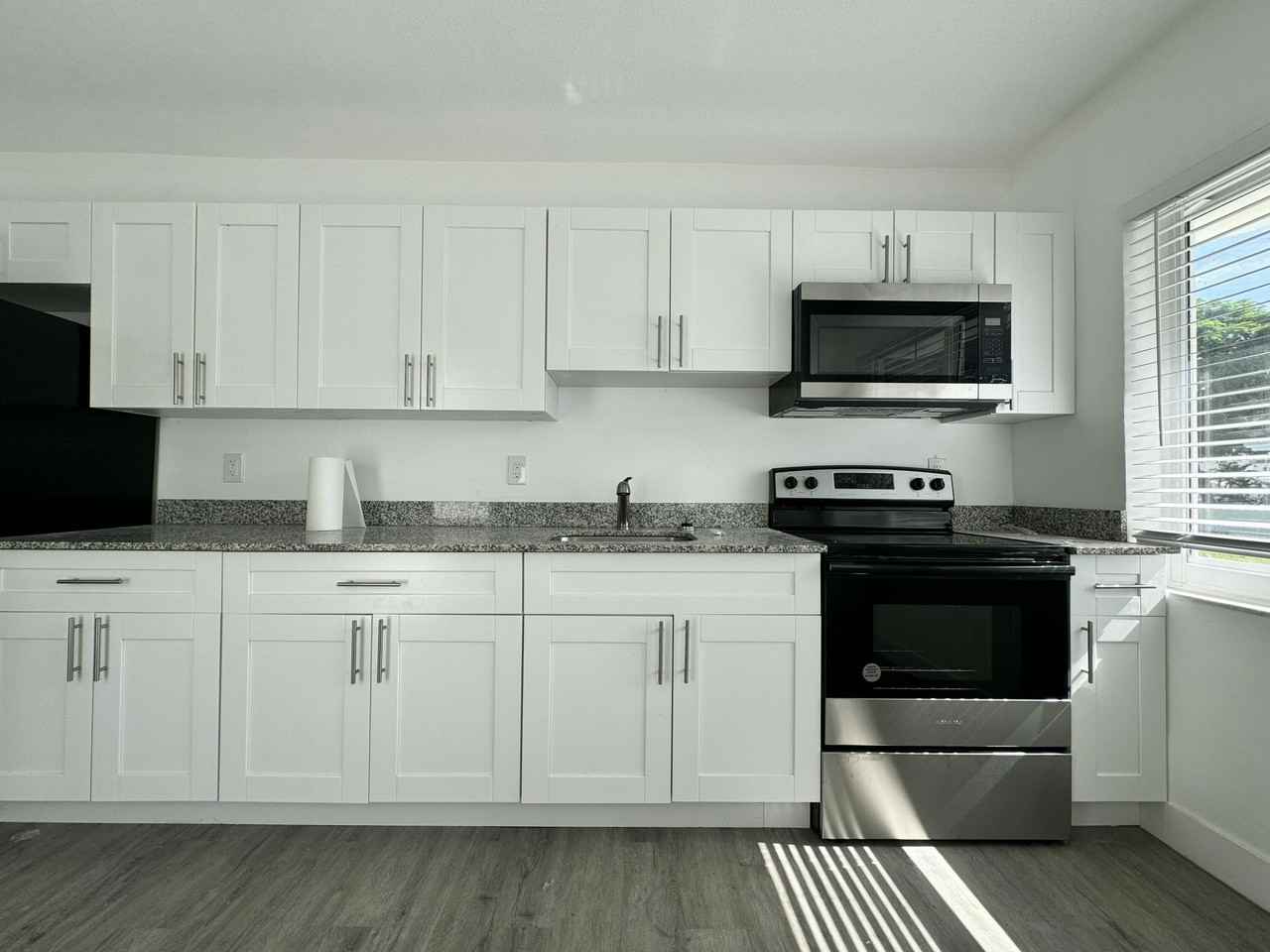 1833 Madison St - Photo 3 of 12