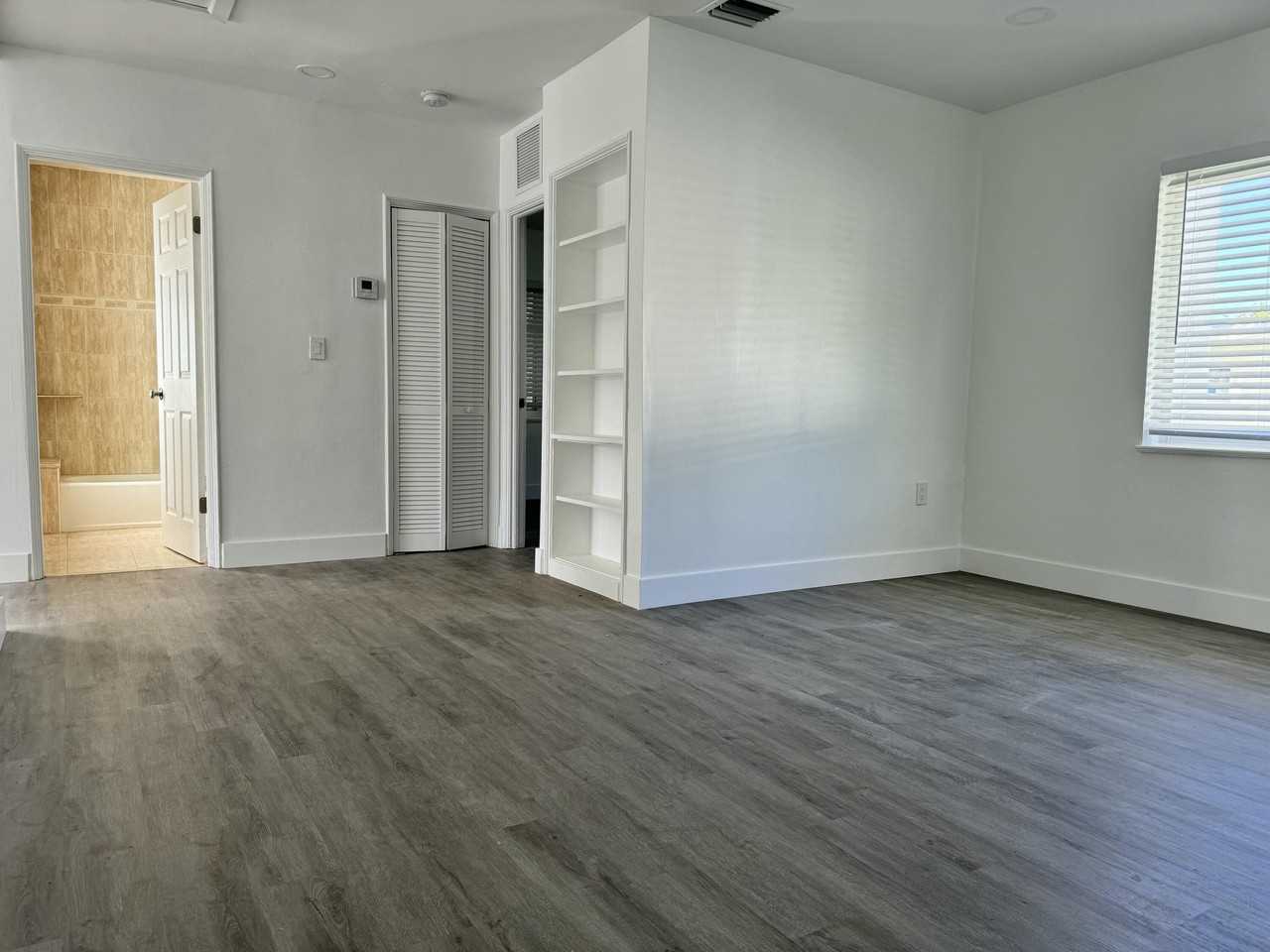 1833 Madison St - Photo 5 of 12