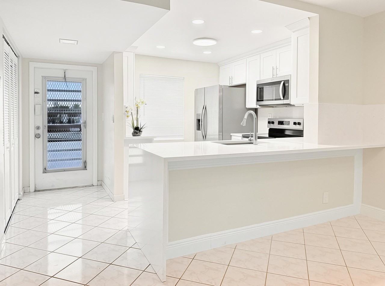 9272 Sw 3rd St #404 - Photo 3 of 20
