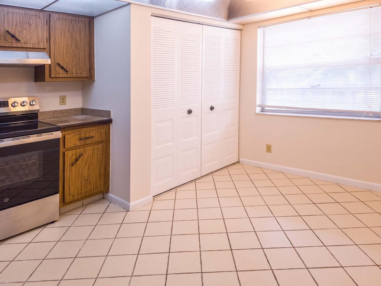 24 Abbey Ln #301 - Photo 6 of 19
