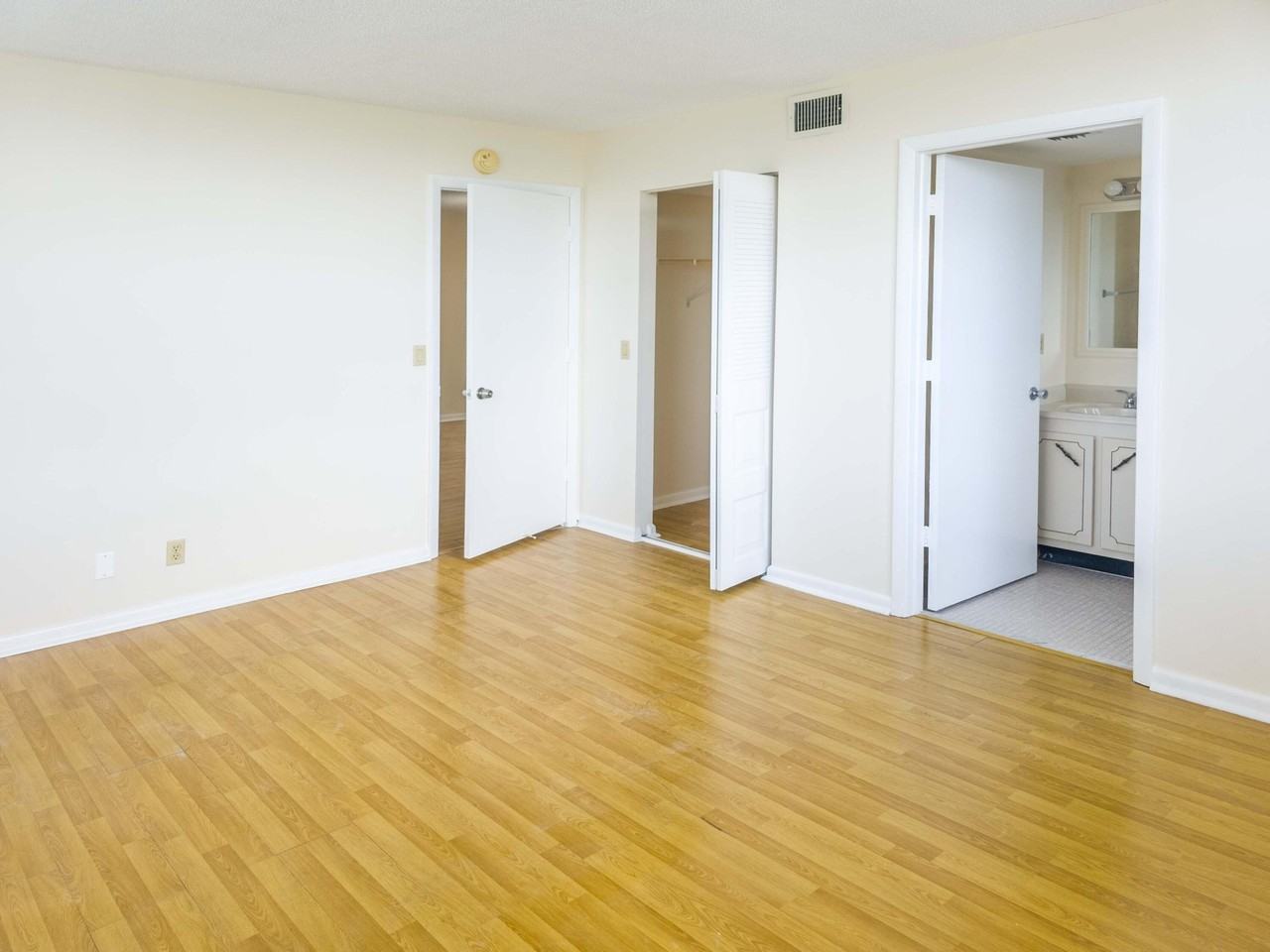 24 Abbey Ln #301 - Photo 7 of 19