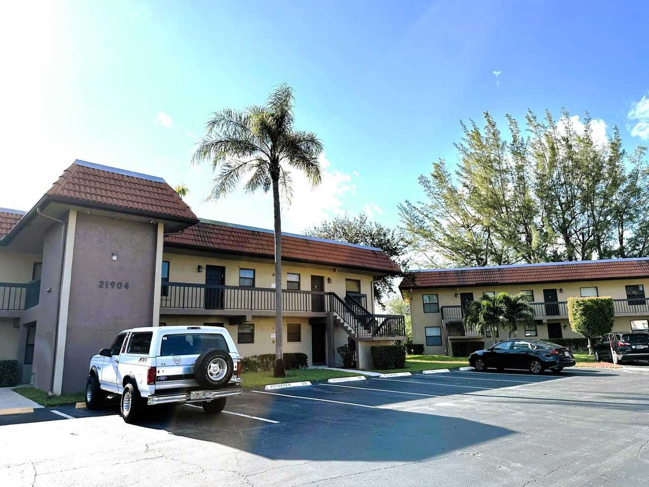 21904 Lake Forest Cir #106