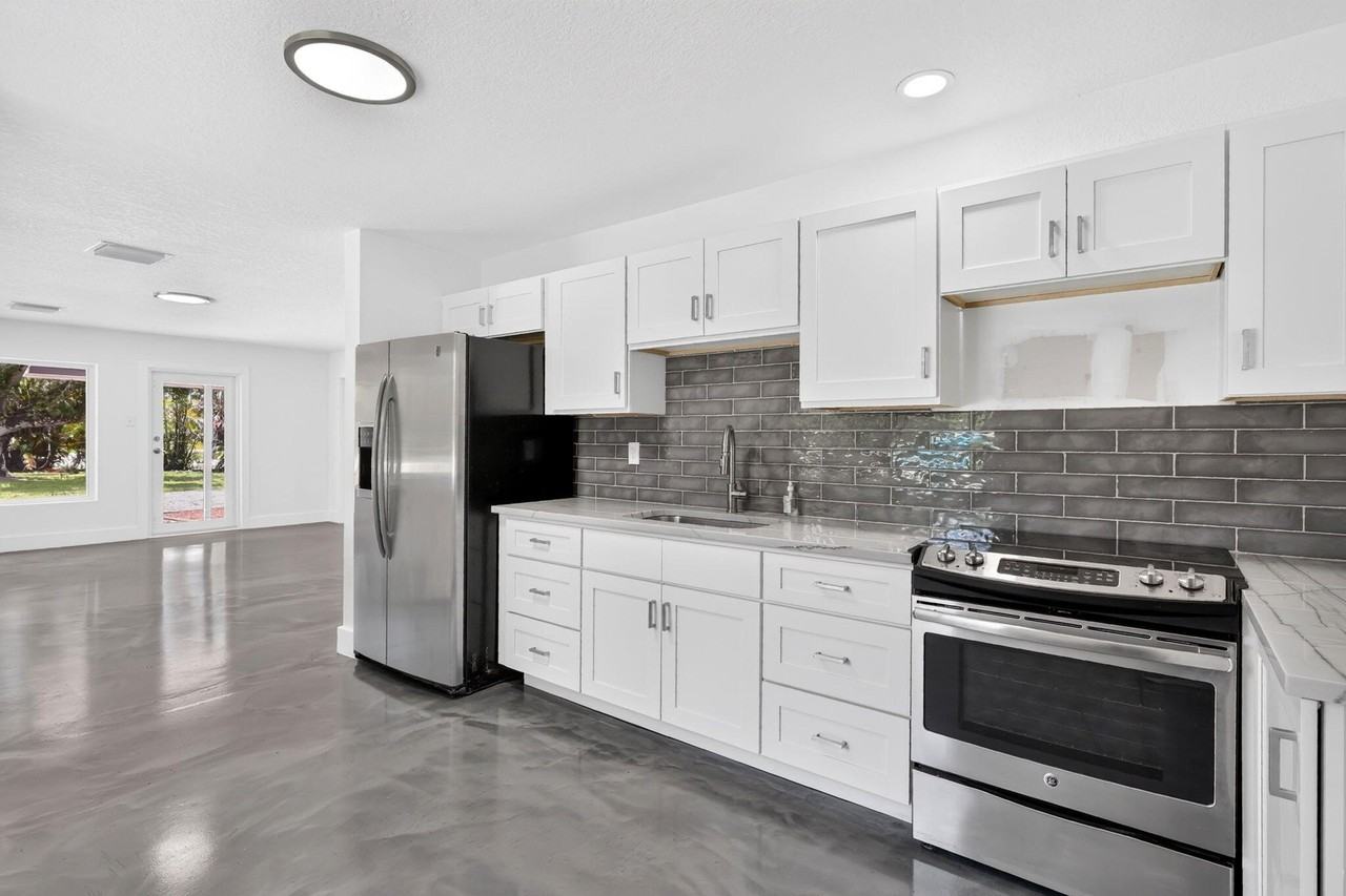 5327 Saint Lucie Blvd - Photo 4 of 11