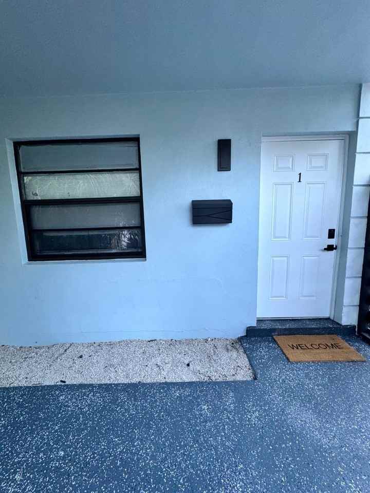 221 Se 11th Ave #1 - Photo 4 of 17