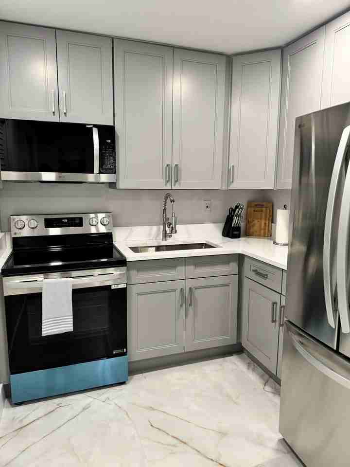 221 Se 11th Ave #1 - Photo 6 of 17