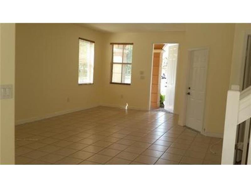 11466 NW 77th Ln - Photo 2 of 5