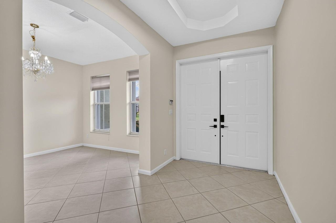 9479 Sedgewood Dr - Photo 7 of 50