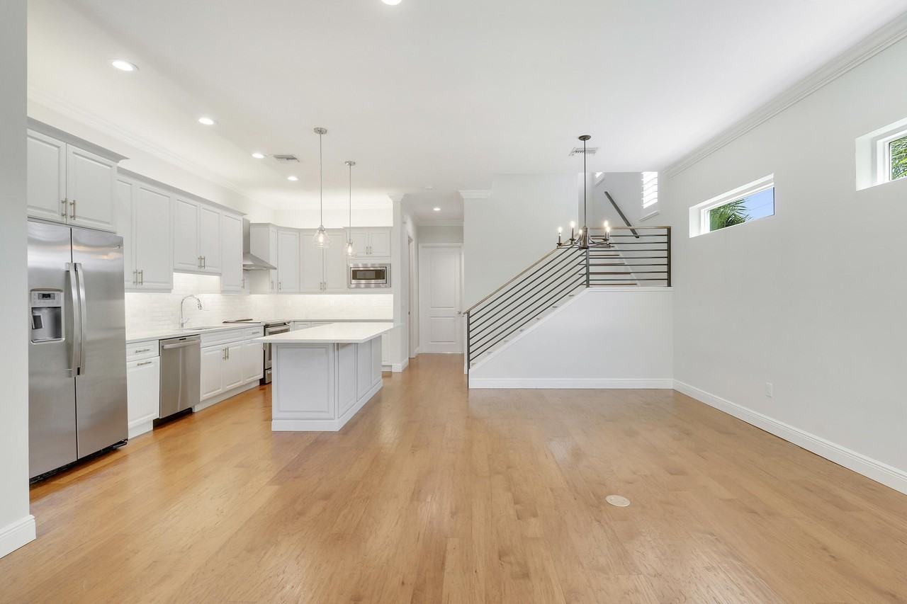 513 Sw Ocean Blvd - Photo 7 of 50