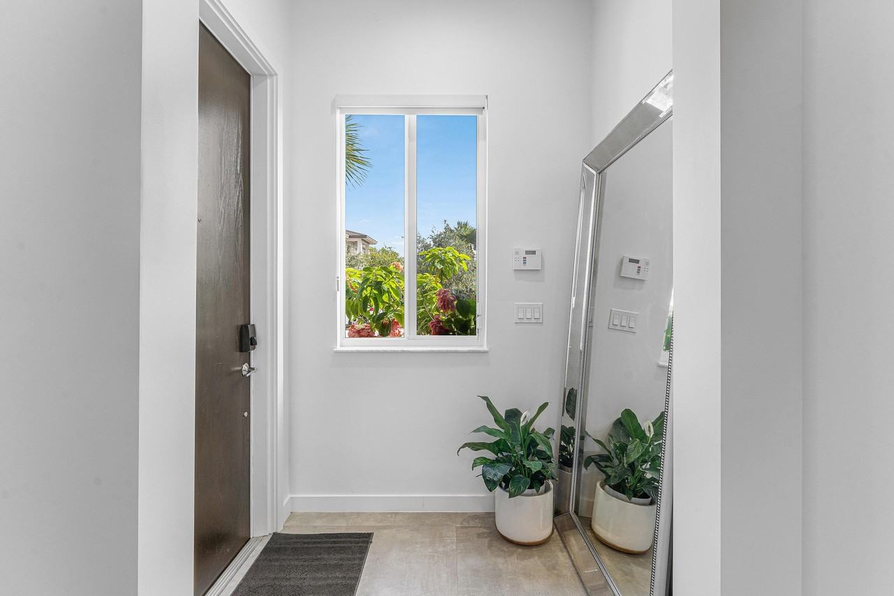 610 Pioneer Way - Photo 4 of 36