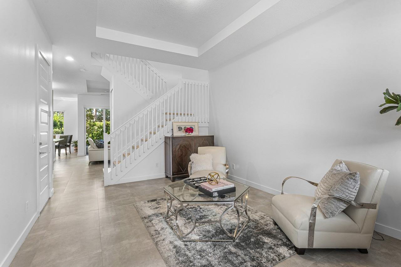 610 Pioneer Way - Photo 5 of 36