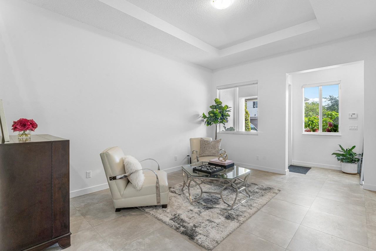 610 Pioneer Way - Photo 6 of 36