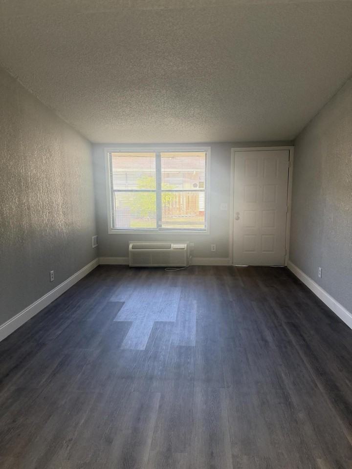 5063 Elmhurst Rd #2 - Photo 4 of 11