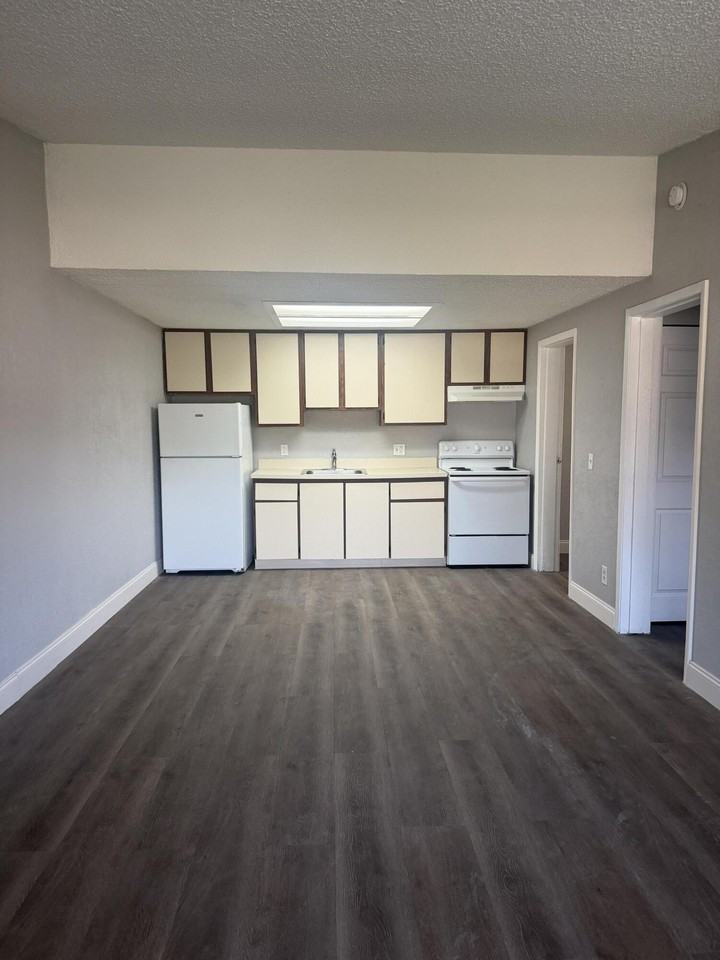 5063 Elmhurst Rd #2 - Photo 5 of 11