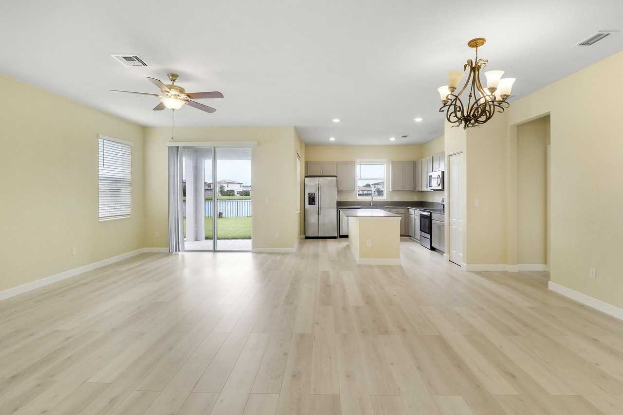 8292 Nw Greenbank Cir - Photo 5 of 25