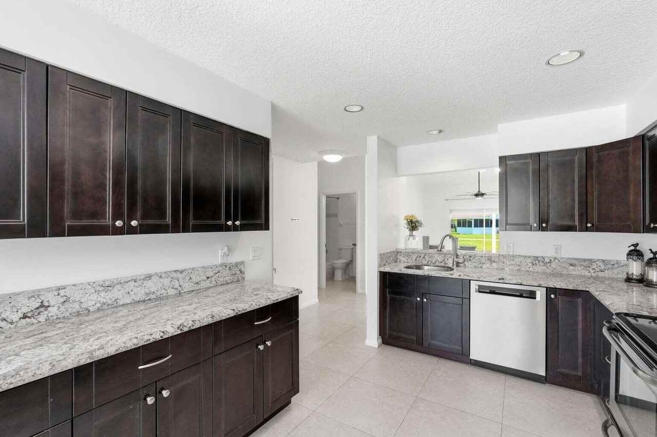 6616 Marissa Cir - Photo 3 of 28