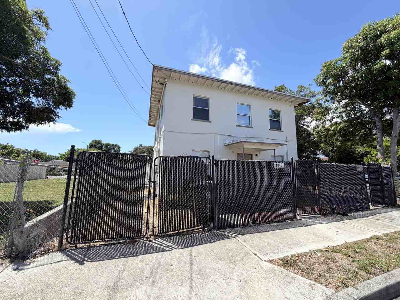1010 Grant St - Photo 3 of 27