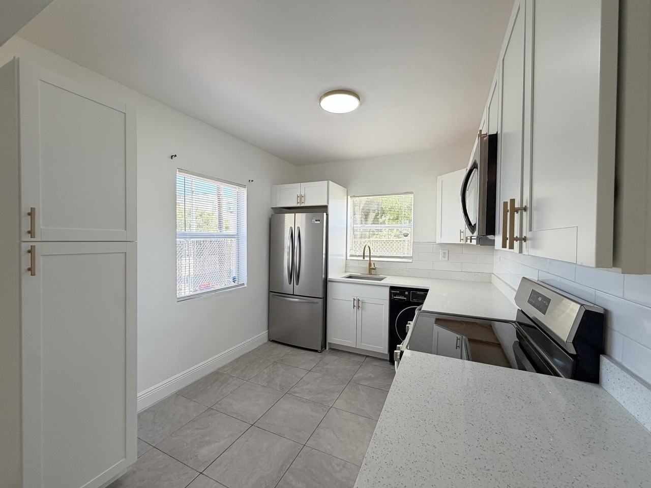 1010 Grant St - Photo 6 of 27