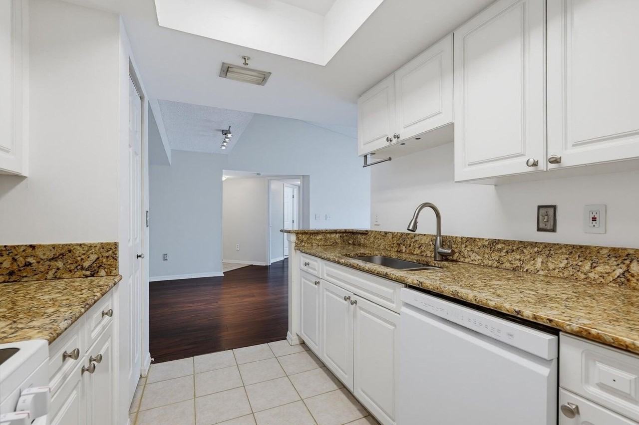 400 Crestwood Ct N #417 - Photo 4 of 50
