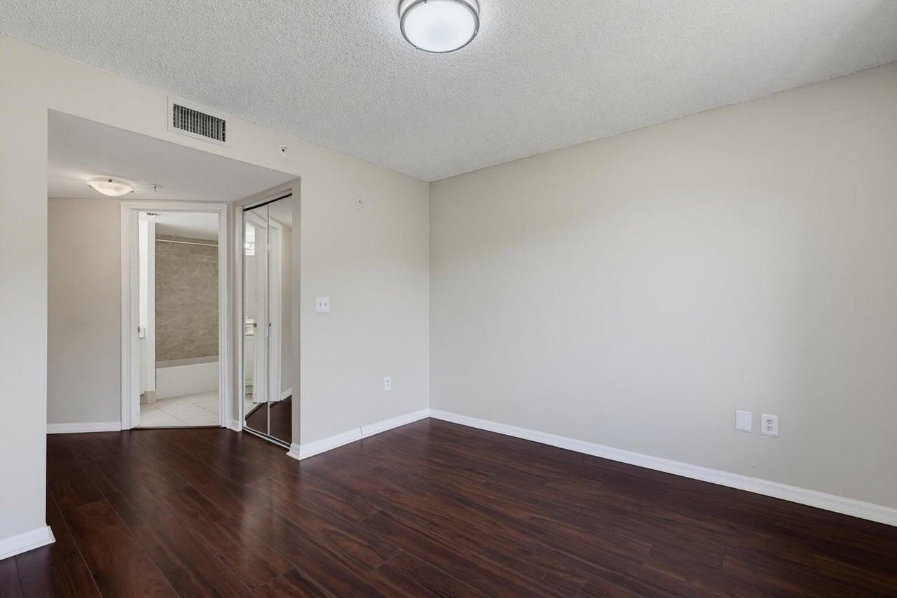 400 Crestwood Ct N #417 - Photo 5 of 50