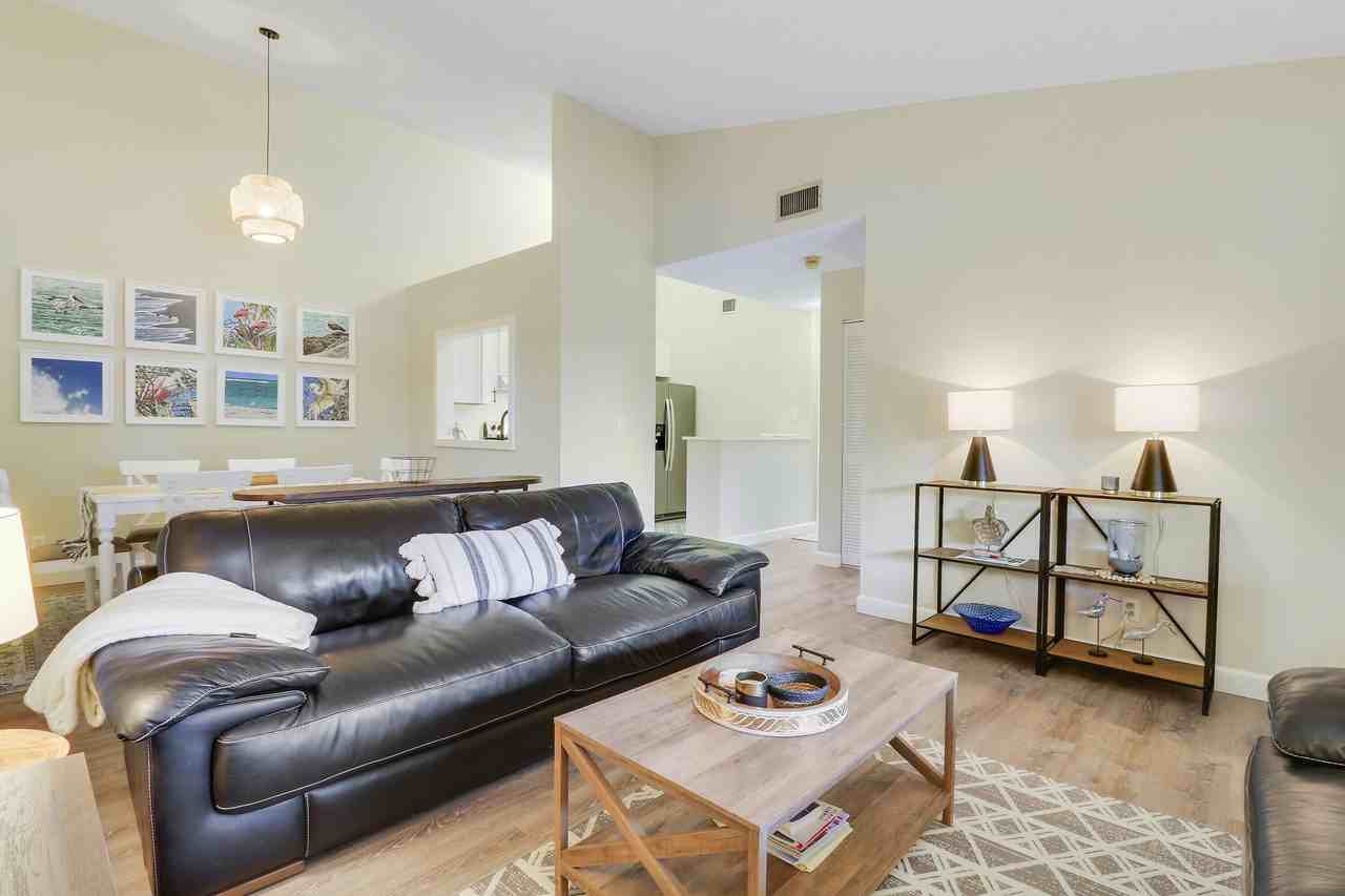 6414 Chasewood Dr #F - Photo 4 of 31