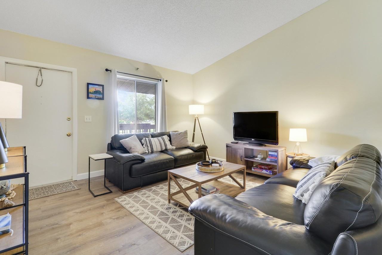 6414 Chasewood Dr #F - Photo 5 of 31
