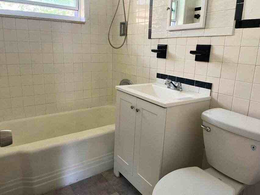 243 Se 25th Ave - Photo 5 of 8